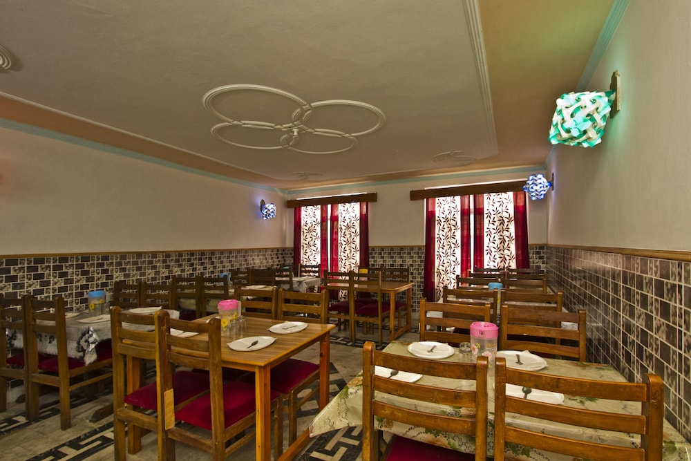 OYO 8643 Hotel Shambhala