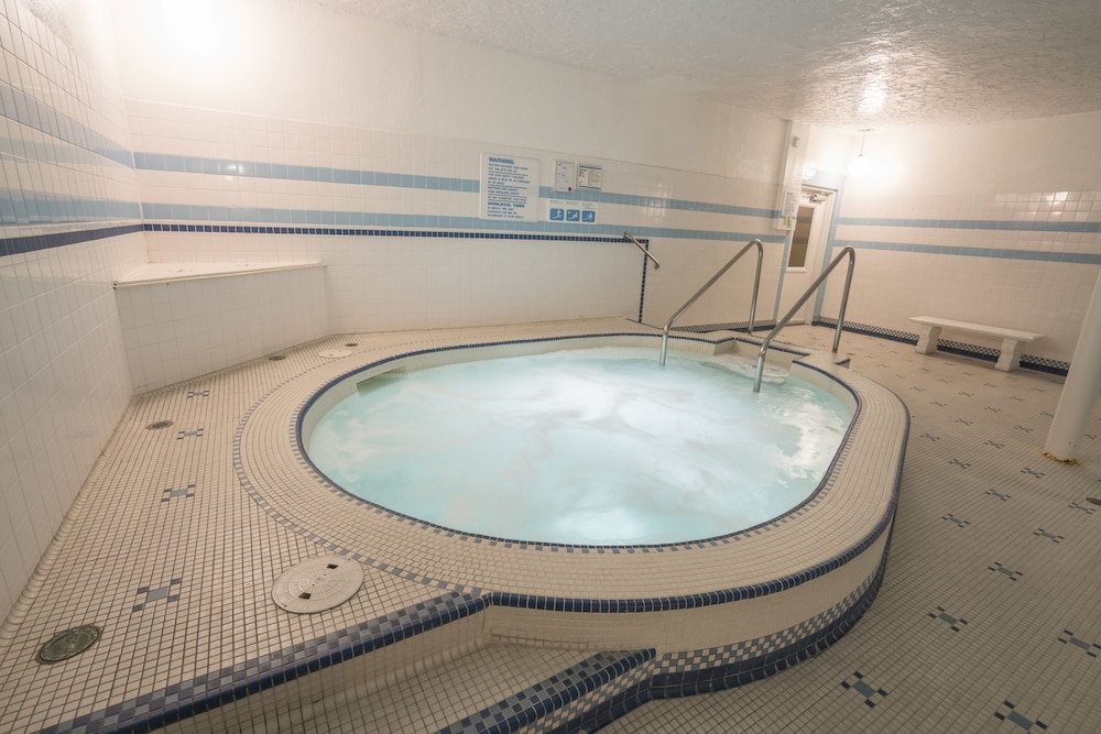 Royal Scot Hotel & Suites