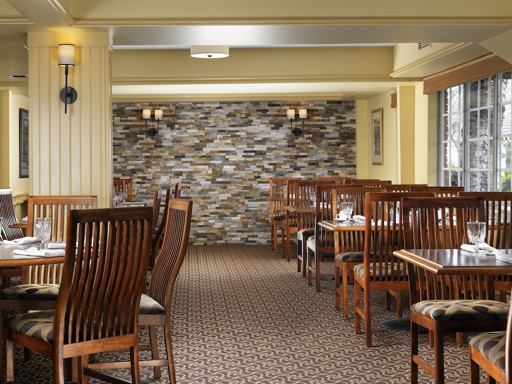 Royal Scot Hotel & Suites