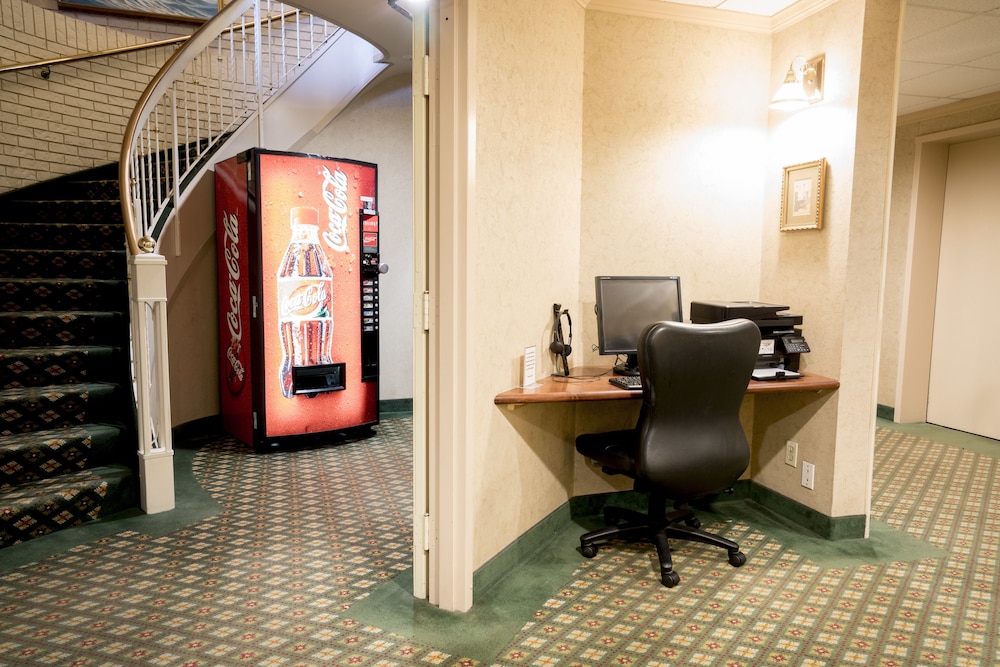 Royal Scot Hotel & Suites