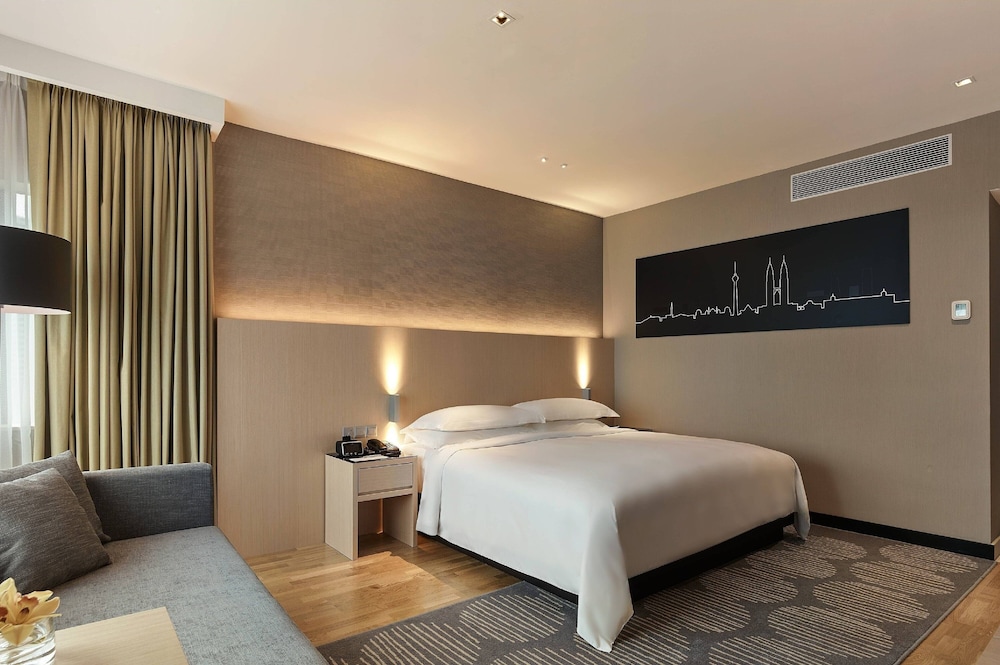 Renaissance Kuala Lumpur Hotel & Convention Centre