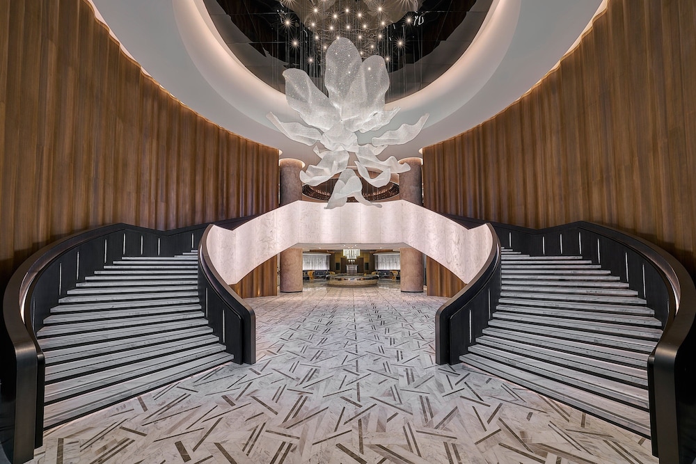 Renaissance Kuala Lumpur Hotel & Convention Centre