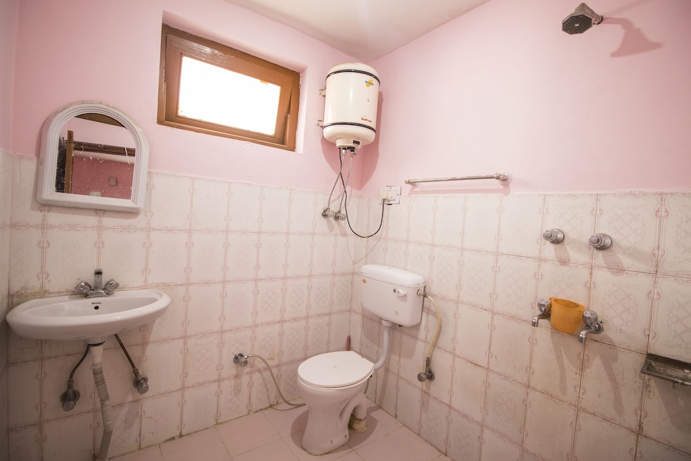 Giriraj Guest House
