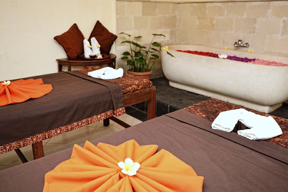 Wina Holiday Villa