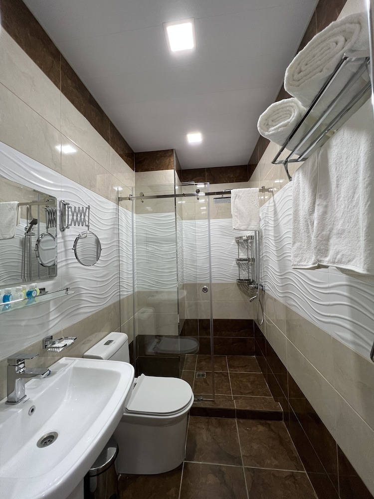 Ada Hotel