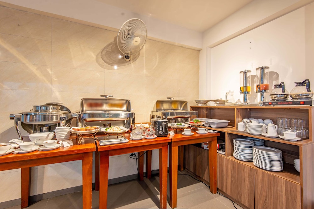 Golden Sunshine Villa Hotel and Travel