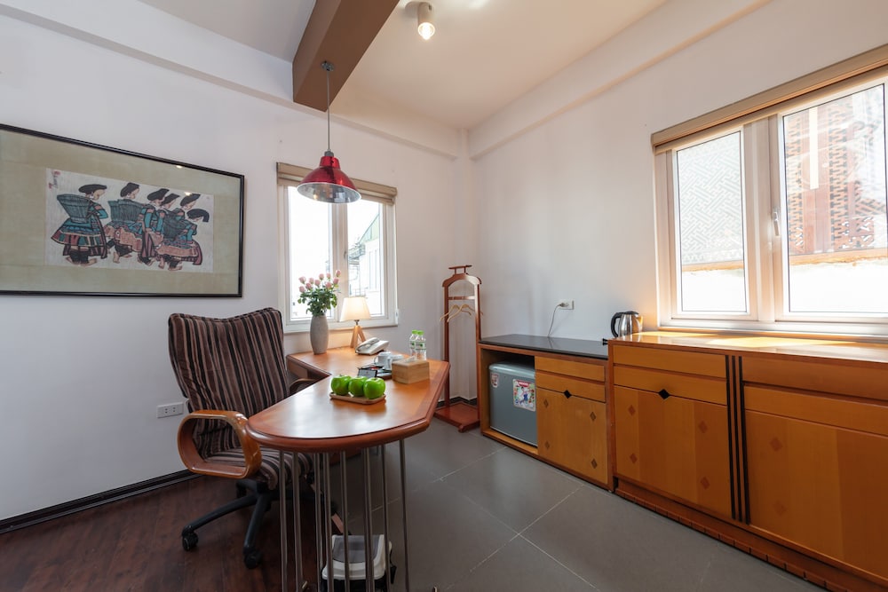 Golden Sunshine Villa Hotel and Travel