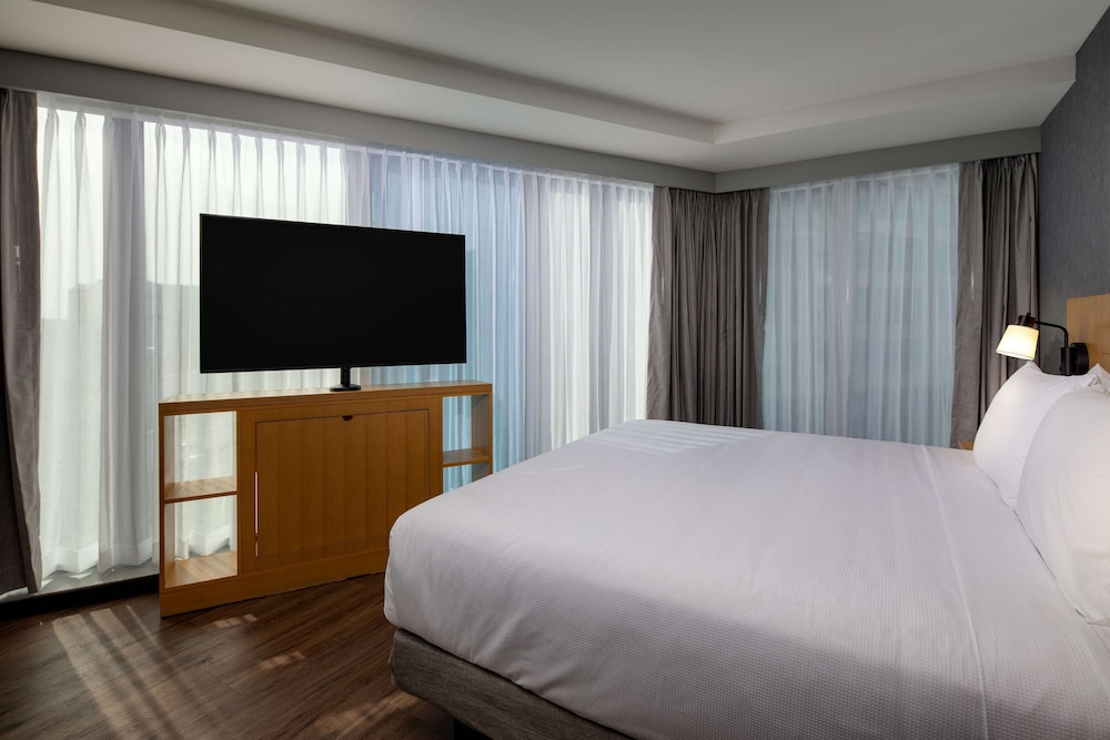 Hyatt Place Boston/Seaport District