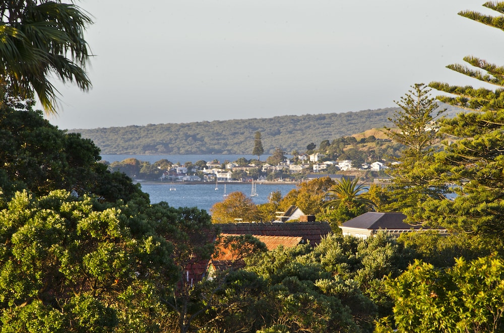 The Parnell Hotel & Conference Centre