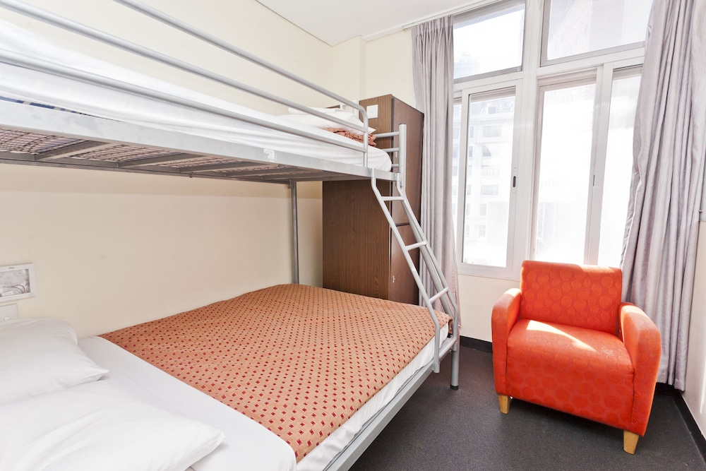 790 on George Backpackers