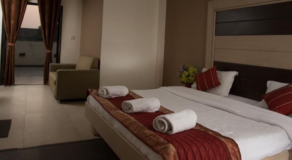 Pacific Inn Huda City Center