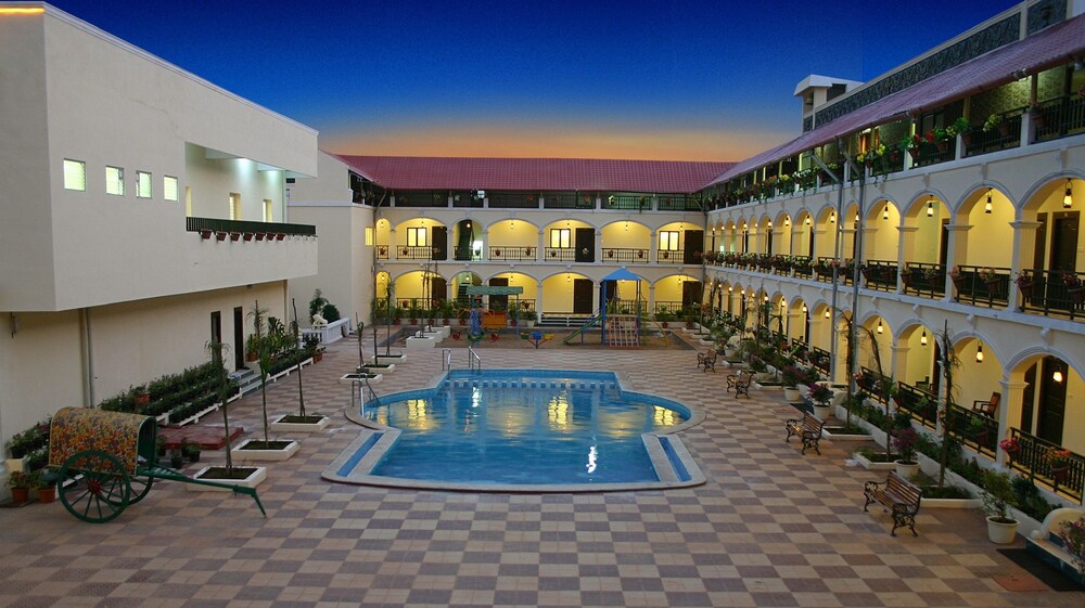 Hotel Kumararraja Palace