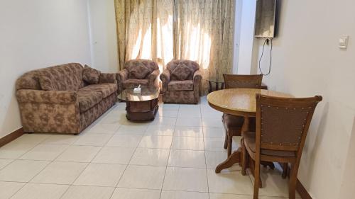 OYO Capital O 167 Moon Valley Hotel Apartment