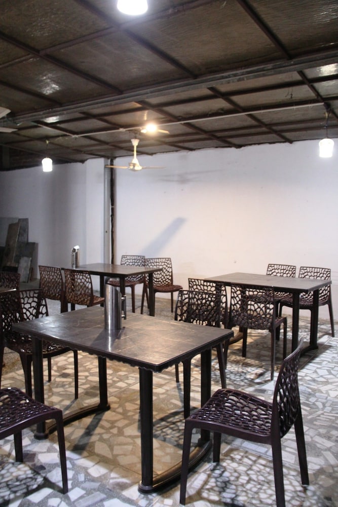Hotel Golden Oasis Delhi