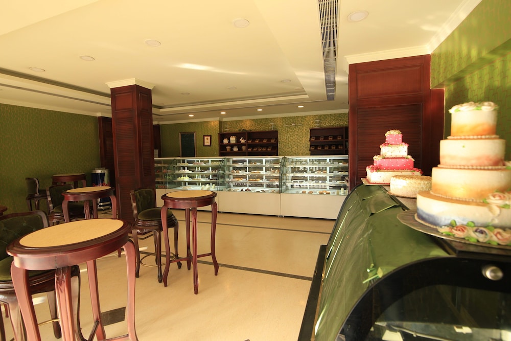 Hotel Dynasty