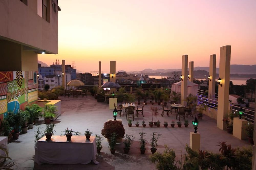 Hotel Dynasty