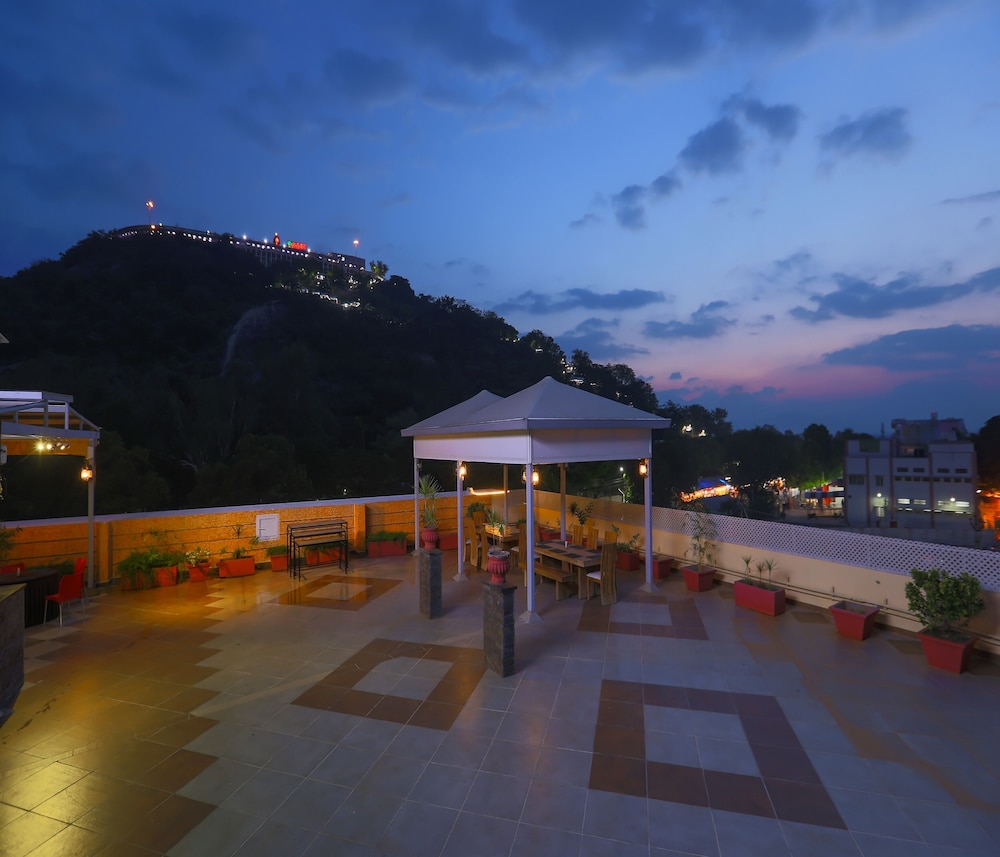 Hotel Ganpat Grand, Palani