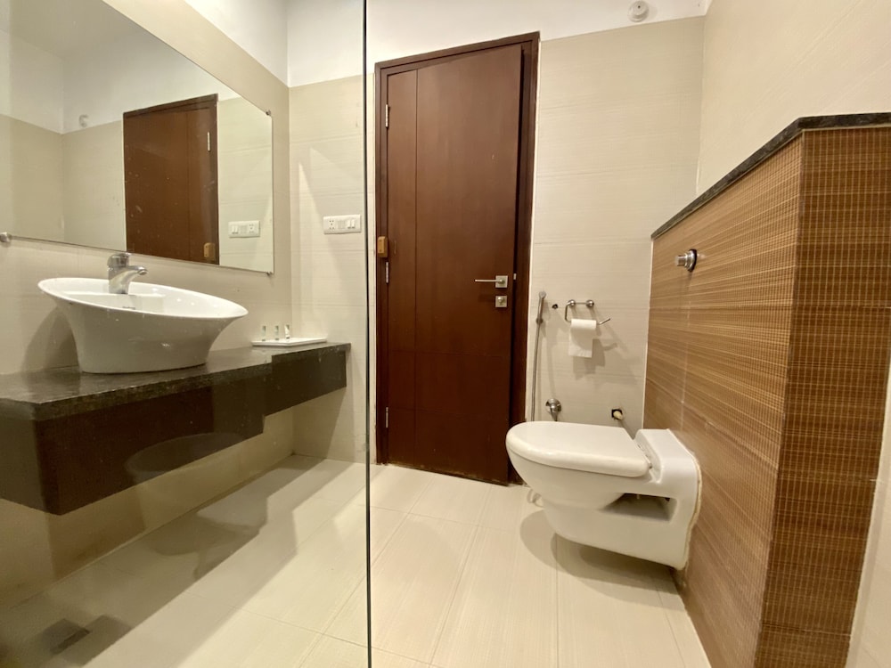 Hotel Ananya Regency - Gateway to Corbett