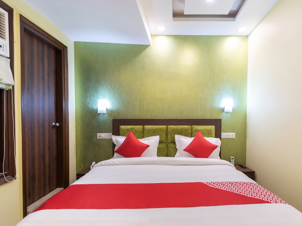 Airport Hotel R s Palace