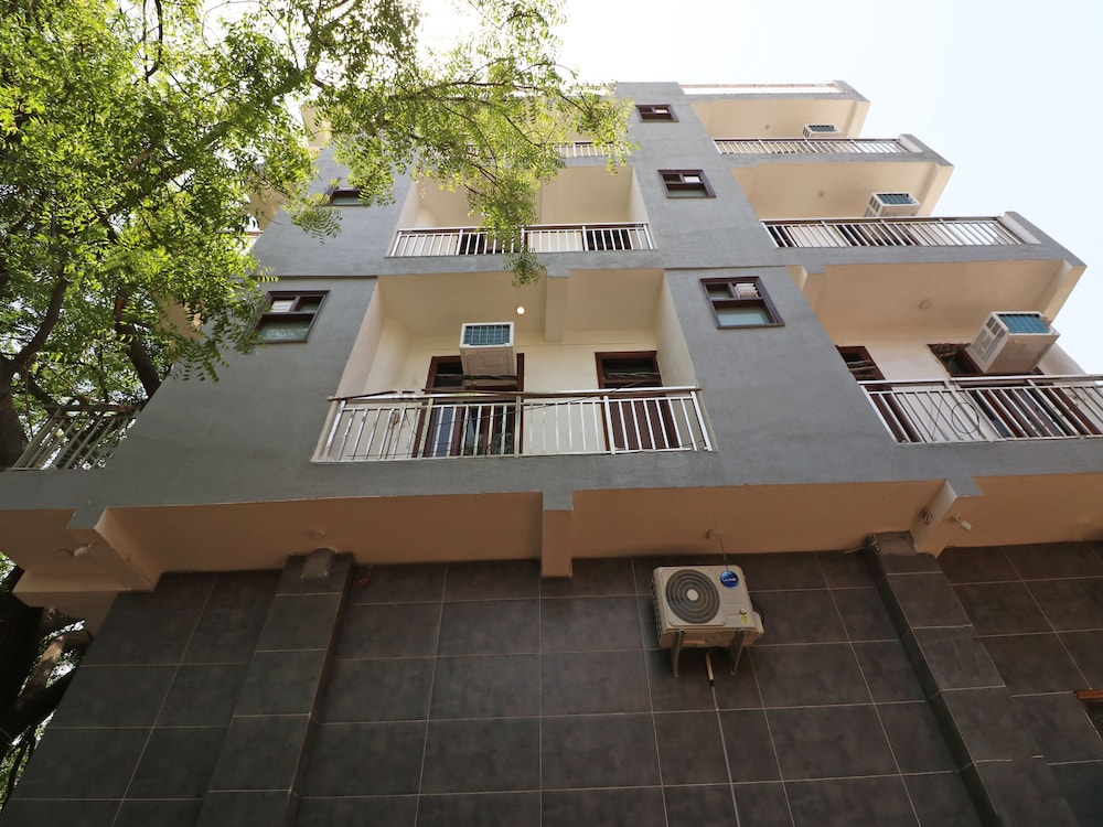 Airport Hotel R s Palace