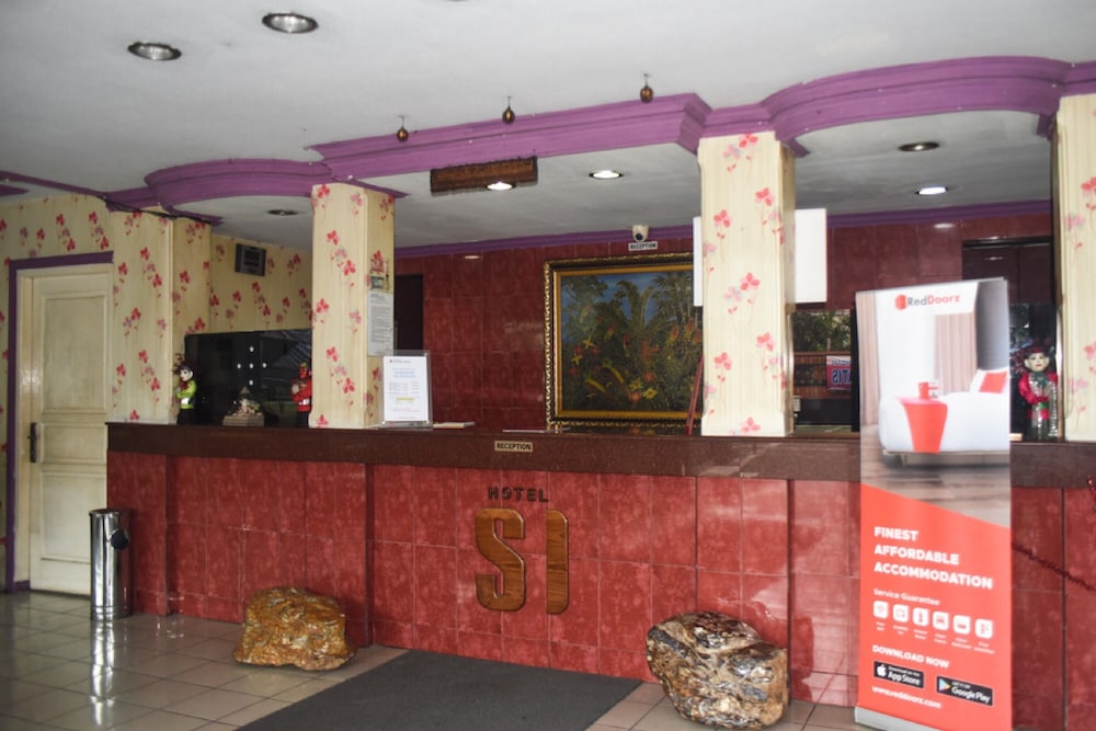 RedDoorz Plus near RSCM Jakarta