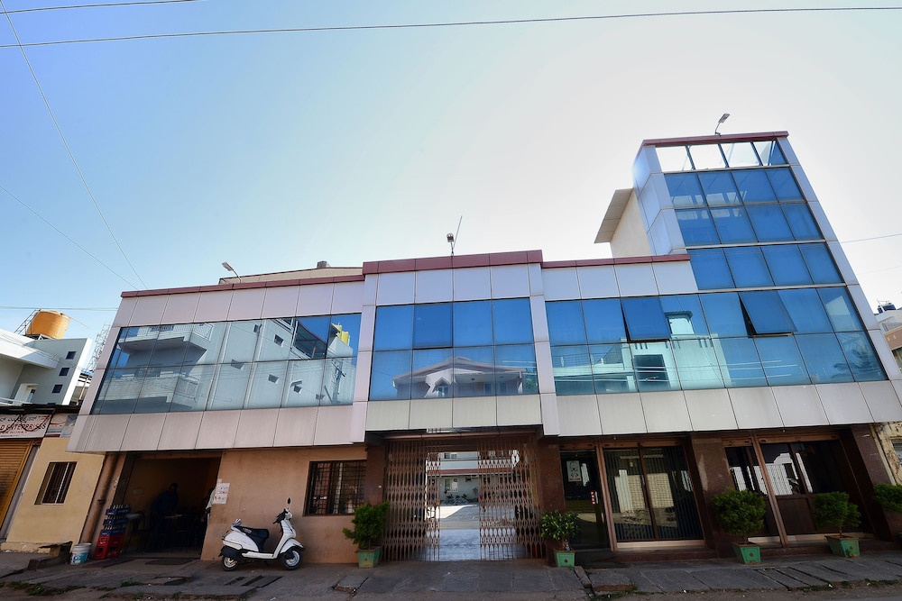 OYO 22499 Vishnu Residency