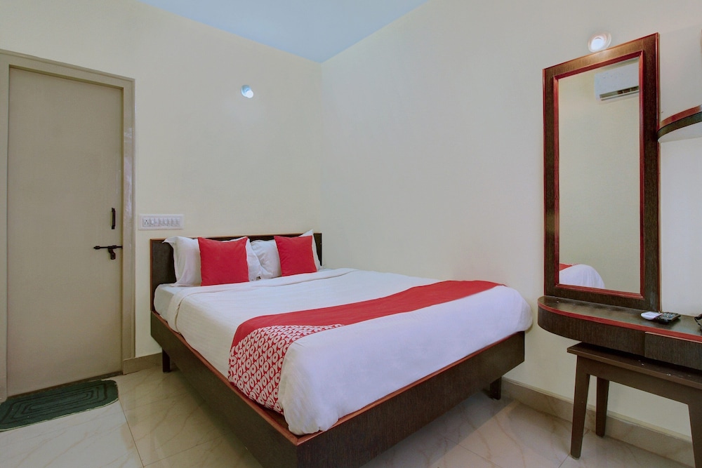 OYO 22499 Vishnu Residency