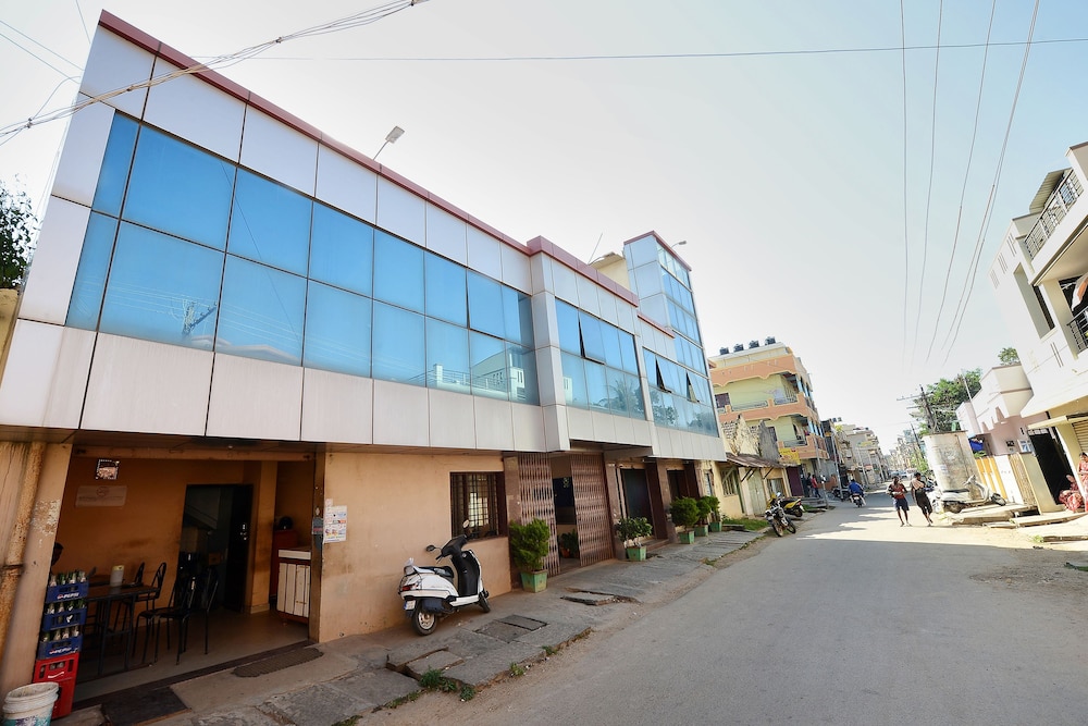 OYO 22499 Vishnu Residency