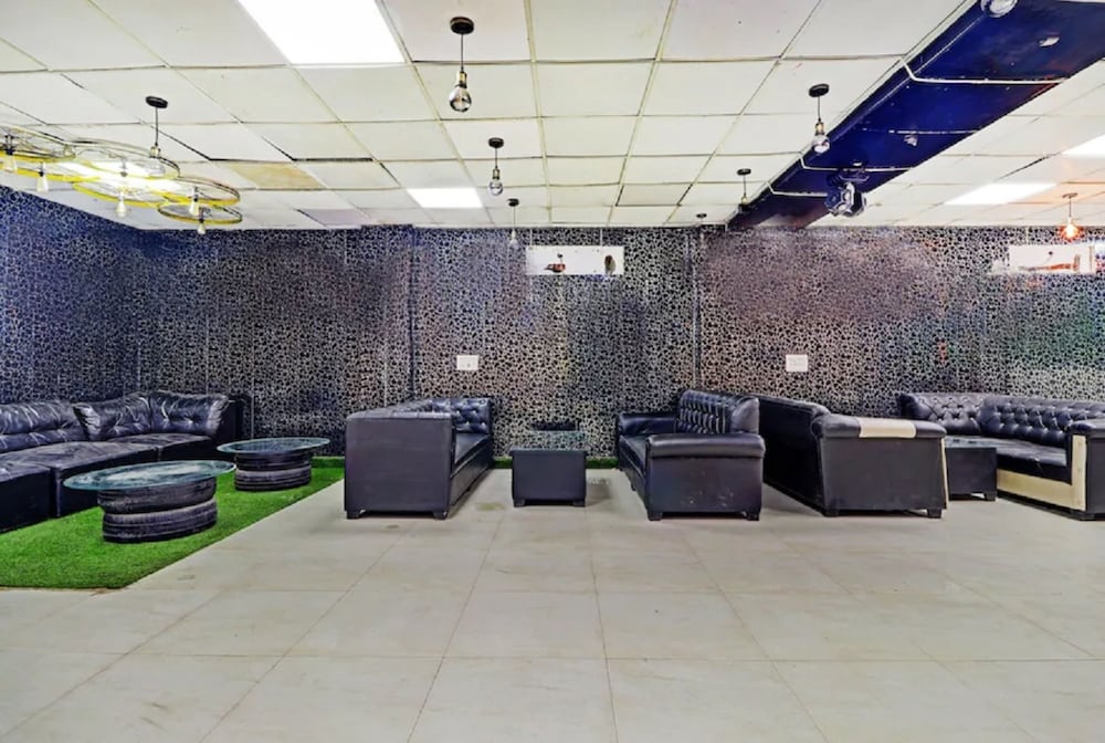 Goroomgo Vasundhara Grand Ghaziabad
