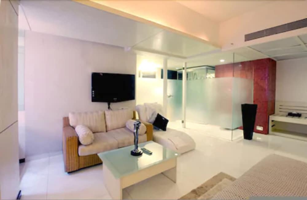 Hotel Peninsula Grand Mumbai
