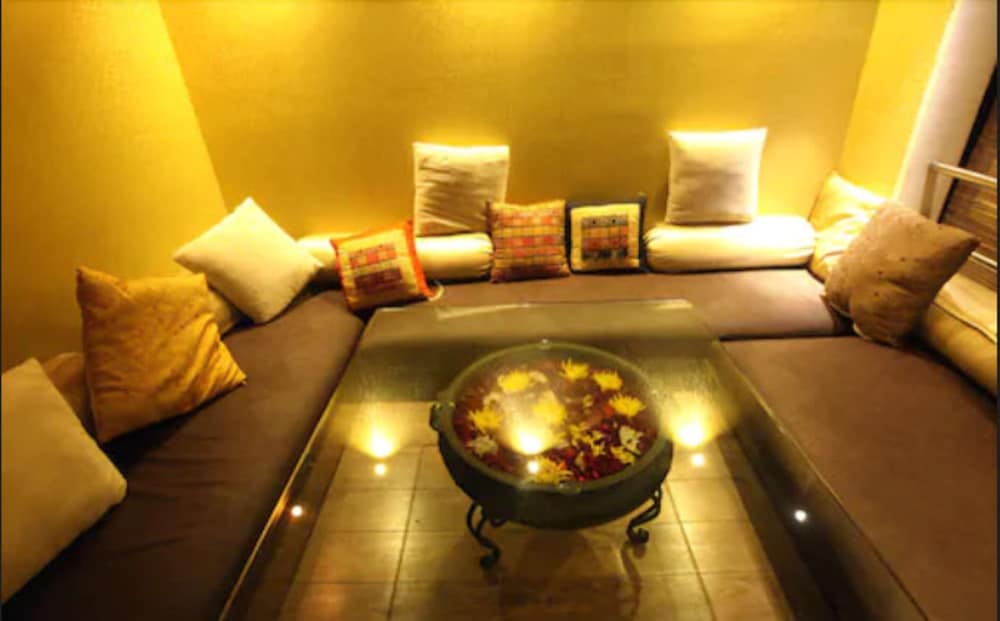 Hotel Peninsula Grand Mumbai