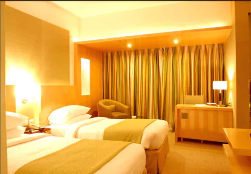 Hotel Peninsula Grand Mumbai