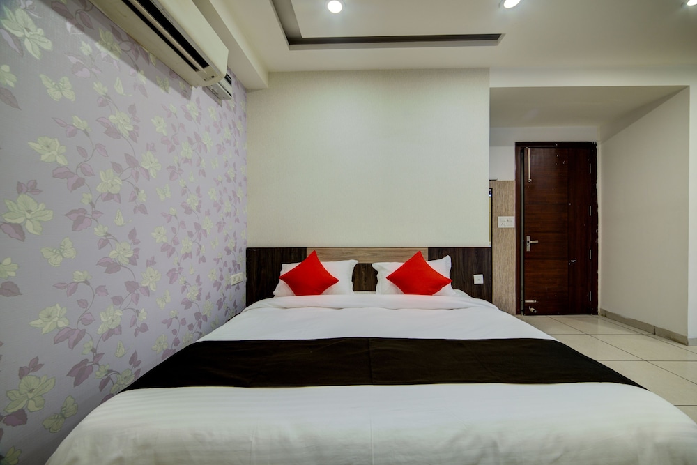 OYO 22527 Supreme Residency
