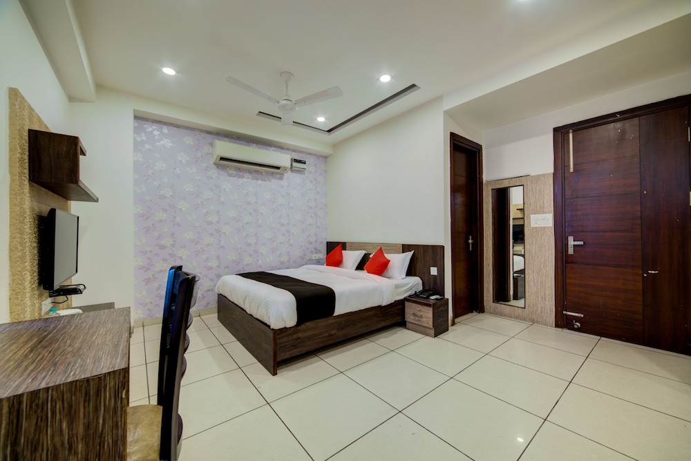 OYO 22527 Supreme Residency