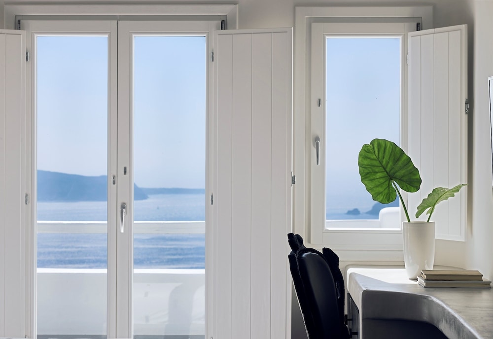 Cavo Tagoo Santorini