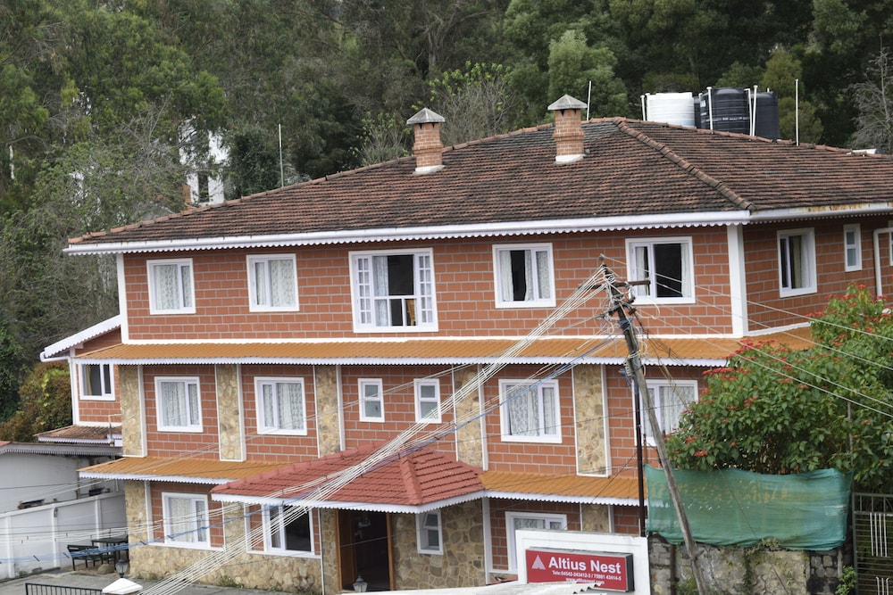 Altius Nest Hotel