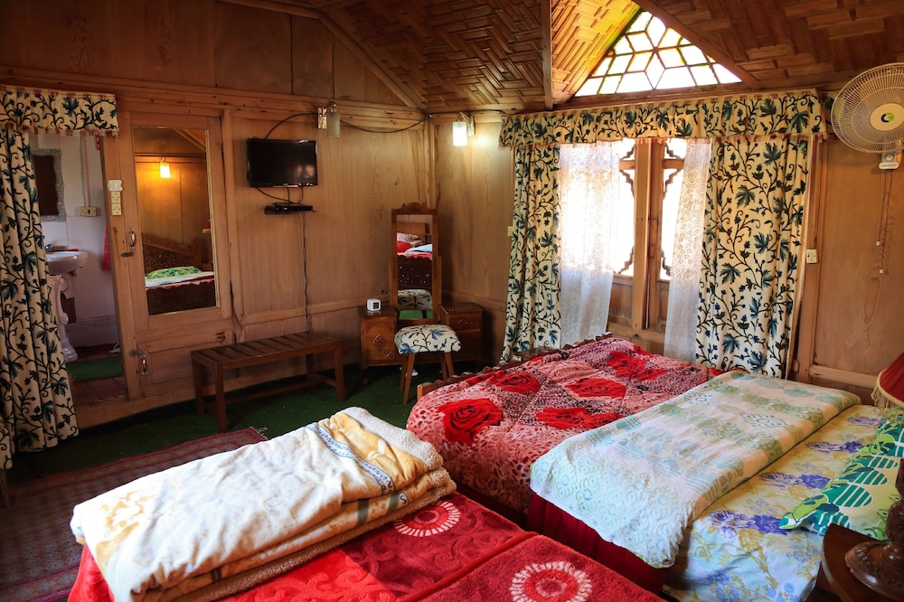 Zaindari Palace Houseboat