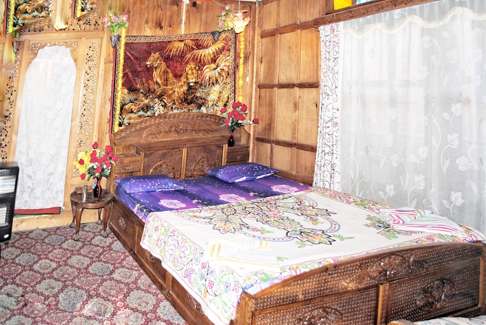 Zaindari Palace Houseboat
