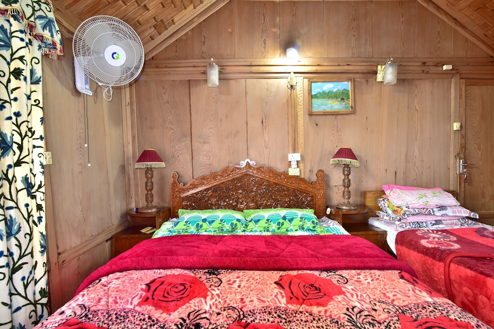 Zaindari Palace Houseboat
