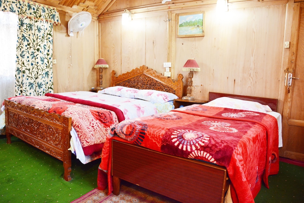 Zaindari Palace Houseboat
