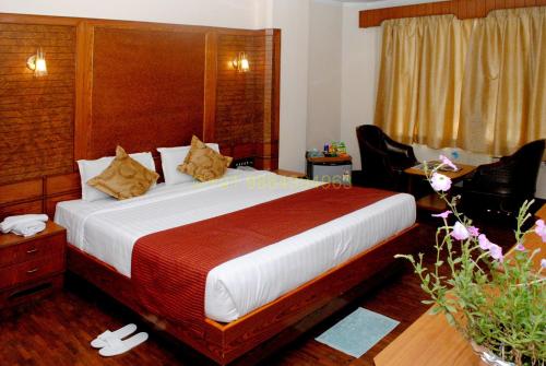  Hotel Ambarish Grand Residency