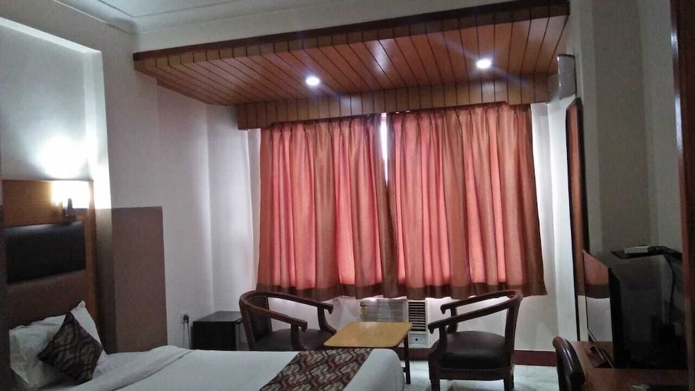  Hotel Ambarish Grand Residency