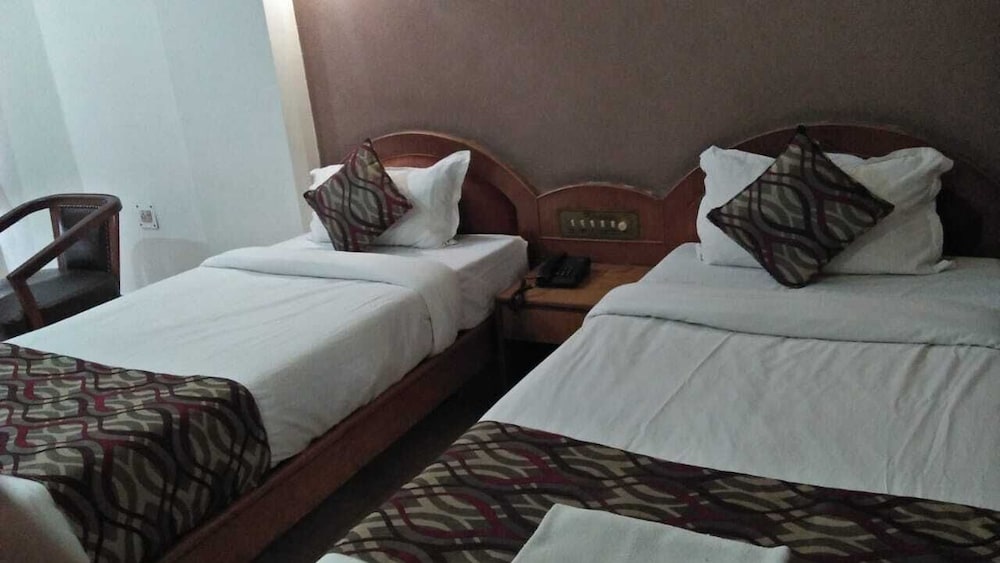  Hotel Ambarish Grand Residency
