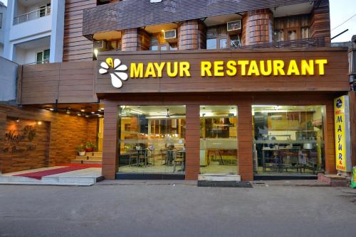 Mayur By Roomsinc