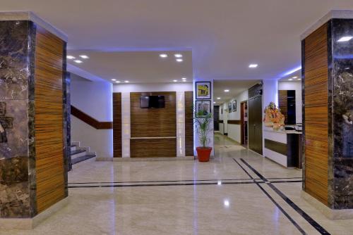 Mayur By Roomsinc