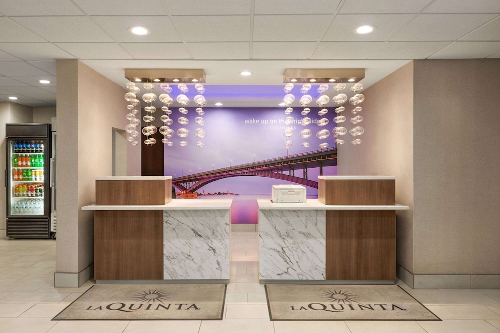 La Quinta Inn & Suites by Wyndham Lackawanna