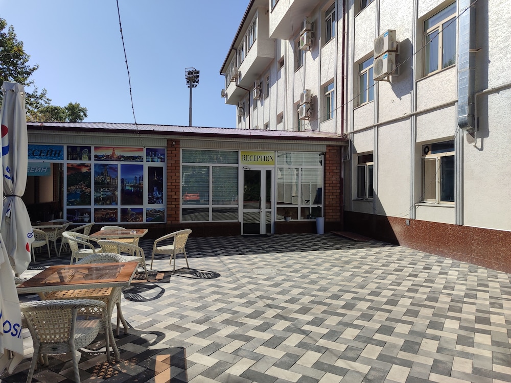 Grand Avenue Hotel