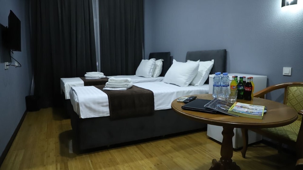 Grand Avenue Hotel