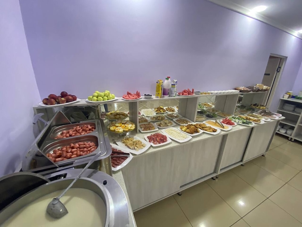Grand Avenue Hotel