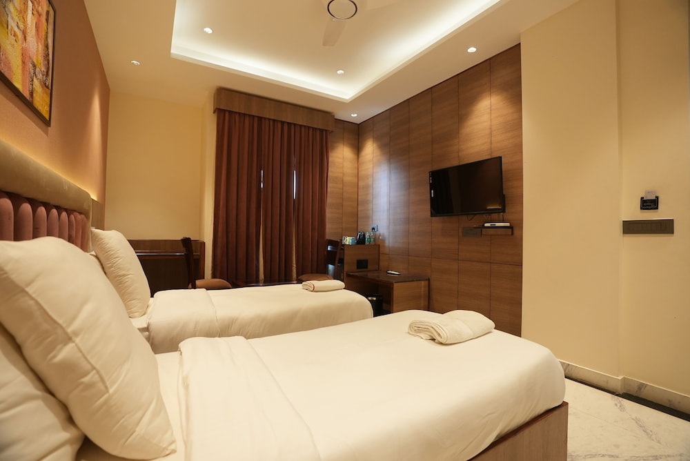 Lime Tree Hotels Near India Expo Mart Greater Noida